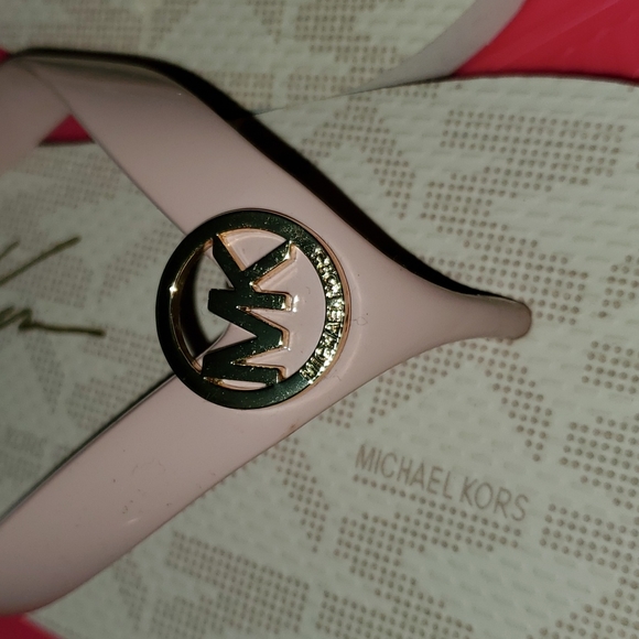 New Michael Kors Pink & Vanilla PVC Flip Flops Size 8 - Picture 6 of 8